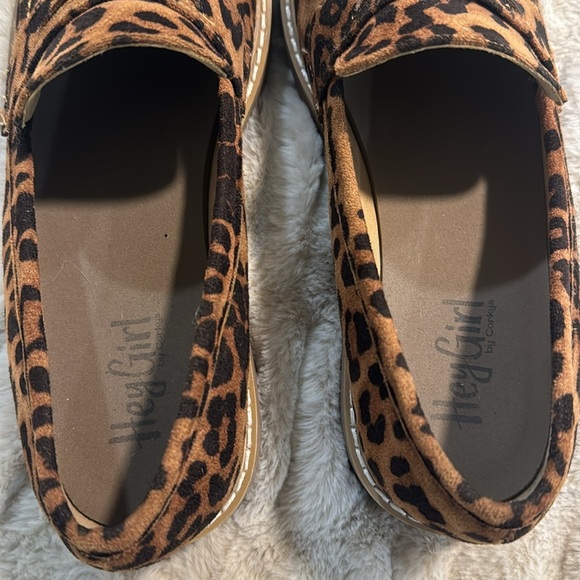 Leopard loafers. NWOT - Picture 2 of 6